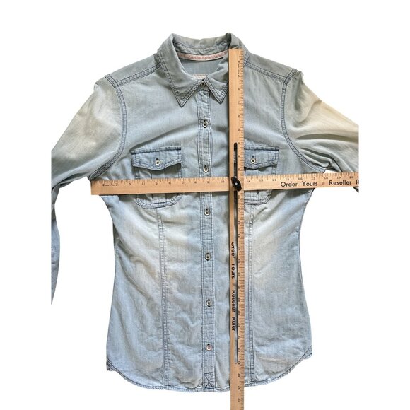 SO Perfect Shirt Womens Medium Chambray Denim Long Sleeve Button Western Top - Picture 11 of 11